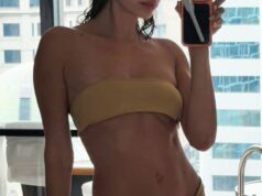 A-List Babe em biquíni amarelo Adivinhe quem! Fotos quentes de Hailey Bieber