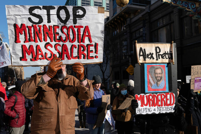 A Segurança Interna supostamente enviou centenas de intimações buscando desmascarar contas anti-ICE
