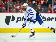 A Suécia não exagerou com William Nylander antes do torneio Olímpico de Inverno de 2026 O ala direito do Toronto Maple Leafs, William Nylander (88), controla o disco contra o Calgary Flames durante o terceiro período no Scotiabank Saddledome.