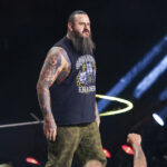 A torre de água da Warner Bros. é vista nos estúdios da Warner Bros. em Burbank, Califórnia, sexta-feira, 5 de dezembro de 2025. (AP Photo/Jae C. Hong)