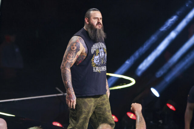 A torre de água da Warner Bros. é vista nos estúdios da Warner Bros. em Burbank, Califórnia, sexta-feira, 5 de dezembro de 2025. (AP Photo/Jae C. Hong)