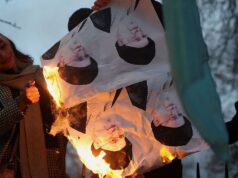 A agitação no Irã aumenta à medida que tiros e gás lacrimogêneo atingem universidades em meio a um ataque iminente dos EUA A agitação no Irã aumenta à medida que tiros e gás lacrimogêneo atingem universidades em meio a um ataque iminente dos EUA