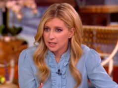 A apresentadora convidada de ‘The View’, Sara Eisen, desperta tensão ao ligar para o comentário da equipe olímpica feminina de hóquei dos EUA do presidente Trump, uma “piada comemorativa”: “Não deveríamos politizar tudo” A apresentadora convidada de 'The View', Sara Eisen, desperta tensão ao ligar para o comentário da equipe olímpica feminina de hóquei dos EUA do presidente Trump, uma “piada comemorativa”: “Não deveríamos politizar tudo”