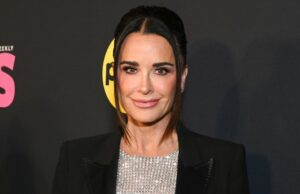 A bolsa de tecido de Kyle Richards é tão semelhante a esta opção de US $ 20 da Amazon Taylor Swift participa da 67ª premiação anual do GRAMMY em 2 de fevereiro de 2025 em Los Angeles, Califórnia.