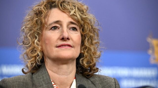 A chefe da Berlinale, Tricia Tuttle, fala sobre a defesa de filmes independentes enquanto navega na tempestade política do festival: 'Somos como um pára-raios para a controvérsia'

