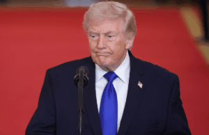 A classificação de aprovação de Trump falha com dois grupos eleitorais importantes President Trump Participates In Angel Families Remembrance Ceremony