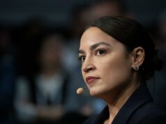 A crítica ignorante da AOC ao discurso de Marco Rubio em Munique prova que ela nunca estará pronta para o horário nobre A representante dos EUA, Alexandria Ocasio-Cortez, falando ao microfone na Conferência de Segurança de Munique.