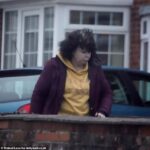 A distante mãe de Adam Peaty, Caroline, parecia abatida ao sair depois de compartilhar uma citação comovente sobre a família no dia em que o documentário Ramsay foi lançado