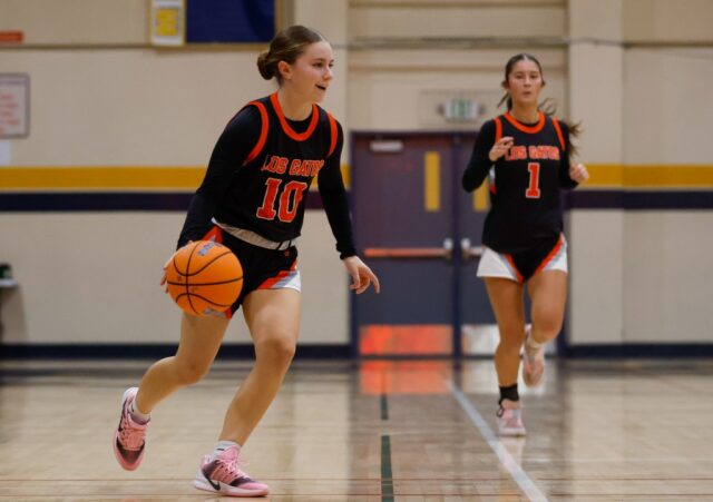 A dramática jogada de 3 pontos de Jenna Webb eleva Los Gatos sobre Los Altos
