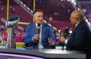 A dupla Collinsworth-Tirico da NBC funcionou, mas não conseguiu superar o Super Bowl 60 não competitivo A dupla Collinsworth-Tirico da NBC funcionou, mas não conseguiu superar o Super Bowl 60 não competitivo