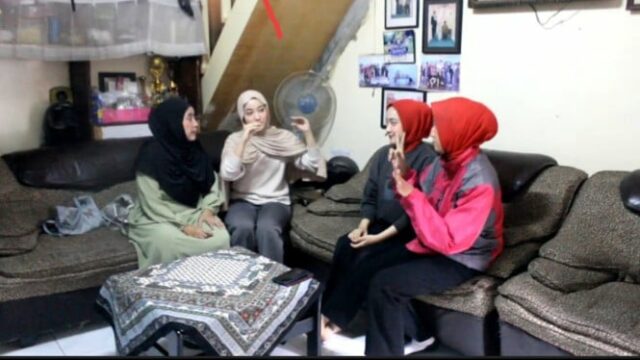 A emocionante história da luta de três mulheres com deficiência A emocionante história da luta de três mulheres com deficiência para serem aceitas para trabalhar em Bandung