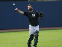 A era ABS dos Yankees começa com Austin Wells perdendo um desafio na abertura da primavera O apanhador do New York Yankees, Austin Wells, jogando uma bola durante o treinamento de primavera.