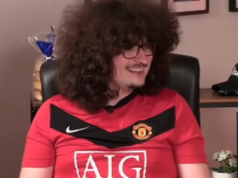 A espera de 500 dias dos torcedores de futebol por um corte de cabelo continua apesar do empate tardio O cabelo afro de Frank Illet se tornou um ícone nos círculos do futebol, já que ele se recusa a cortar o cabelo até que o Manchester United vença cinco jogos consecutivos.