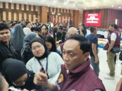 A esposa do ex-Chefe da Polícia de Bima, AKBP Didik Putra Kuncoro, também foi interrogada sobre casos de drogas, examinada quanto a sangue e o seu papel A esposa do ex-Chefe da Polícia de Bima, AKBP Didik Putra Kuncoro, também foi interrogada sobre casos de drogas, examinada quanto a sangue e o seu papel