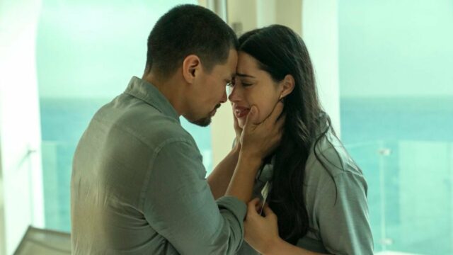 Jeanine Mason como Luz em 