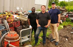 A estrela de ‘Filthy Fortunes’ diz que milhões de americanos, sem saber, têm entre US$ 10 mil e US$ 20 mil escondidos em suas casas A estrela de 'Filthy Fortunes' diz que milhões de americanos, sem saber, têm entre US$ 10 mil e US$ 20 mil escondidos em suas casas