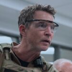 A estrela de 'The Pitt' Shawn Hatosy provoca o retorno dramático do episódio 7 da segunda temporada do Dr. Abbot: “Ele está em uma equipe da SWAT… É por isso que ele está ouvindo os scanners da polícia”