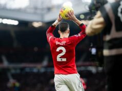 A estrela do Man Utd estabeleceu dois recordes da temporada na vitória por 3-2 sobre o Fulham e expõe o sistema falho de Ruben Amorim Diogo Dalot, do Manchester United, faz cruzamento