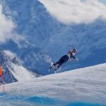 Lindsey Vonn caiu durante uma corrida de esqui alpino nos Jogos Olímpicos de Inverno de 2026.