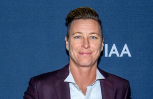 A estrela do futebol Abby Wambach sai da agência Wasserman por causa de laços com Epstein: ‘Casey deveria renunciar’ Casey Wasserman