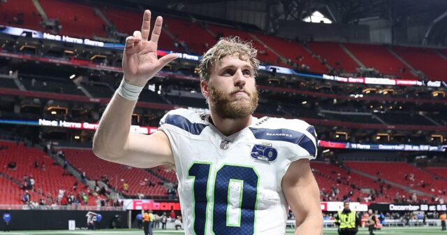 Cooper Kupp comemora vitória no Super Bowl de 2026 com a esposa Anna e seus três filhos