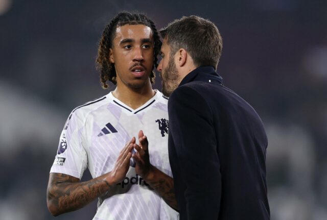 A excelente participação especial de Leny Yoro no Man Utd contra o West Ham chamou a atenção de Gary Neville e Ian Wright por todos os motivos certos
