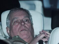 A família real enfrenta um novo pesadelo de Andrew enquanto o FBI é instado a reabrir a investigação sobre os laços do ex-príncipe com Epstein Andrew é fotografado sendo expulso de uma delegacia de polícia após ser preso sob suspeita de má conduta em cargo público em 19 de fevereiro de 2026