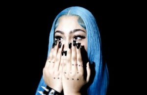 A filha de Kim Kardashian, North, 12, choca com MAIS ‘piercings’ ao lançar nova música rap North West acessou o Instagram esta semana para revelar modificações corporais ainda mais aparentes depois de ter sido criticada anteriormente - e ela surpreendeu seus fãs ao lançar uma nova música chamada PIERCING ON MY HAND na sexta-feira; retratado na única obra de arte