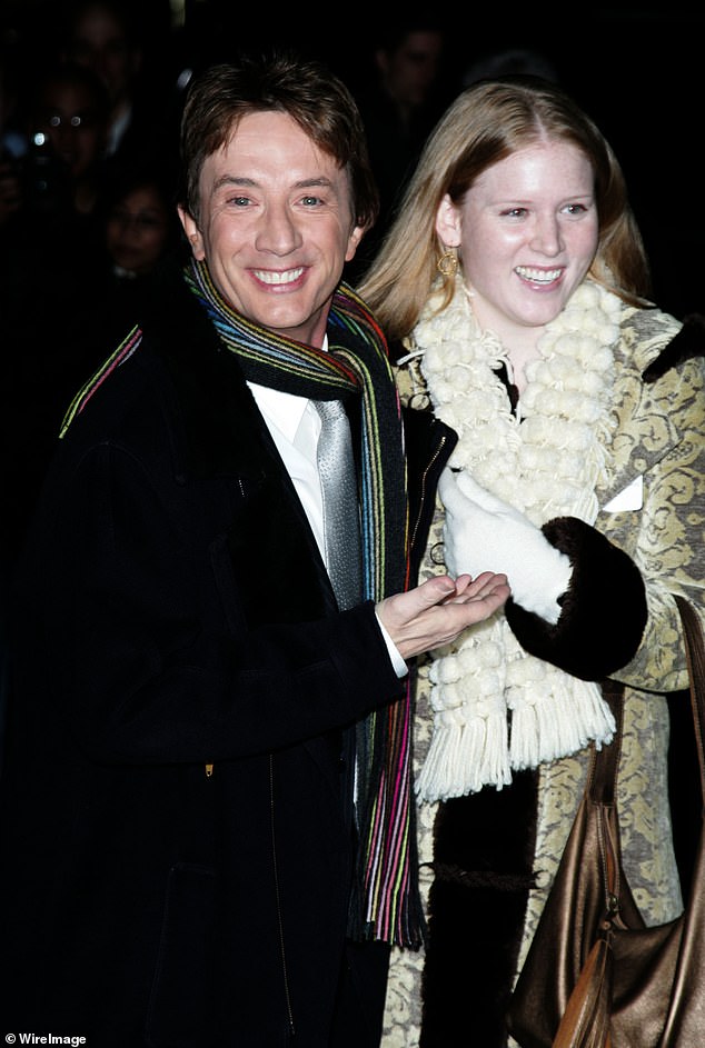 A filha de Martin Short morre por suicídio aos 42 A filha de Martin Short, Katherine, morreu por suicídio aos 42 anos (foto em 2006)