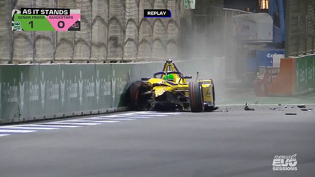 A filha de Richard Hammond bate em um muro de Izzy Hammond, filha do ex-astro do Top Gear Richard, se envolveu em um acidente de Fórmula E