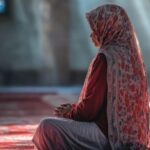 A história de uma mulher convertida, alcoólatra, que se converteu ao Islã porque foi tocada pelo comportamento muçulmano durante o Ramadã