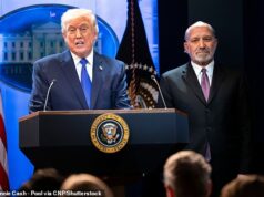 A humilhação tarifária de Trump ferido não lhe dá escolha a não ser atacar o Irã, diz aliado próximo A raiva de Donald Trump face à decisão do Supremo Tribunal de considerar as suas políticas tarifárias inconstitucionais poderá influenciar a sua decisão de apelar a um ataque militar no Irão