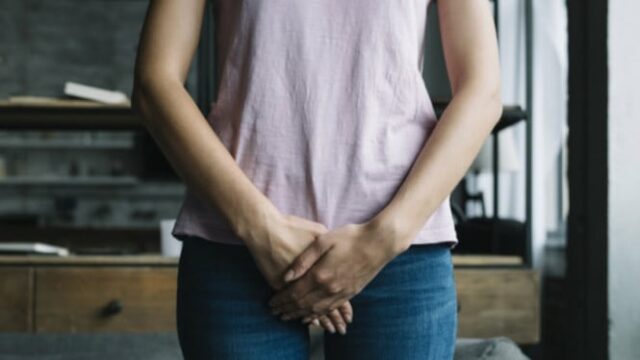 A lei sobre raspar o cabelo na área dos órgãos íntimos no Islã, esta é a resposta de Buya Yahya
