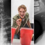 Cinco colegas de trabalho jogando beer pong no escritório depois do trabalho.