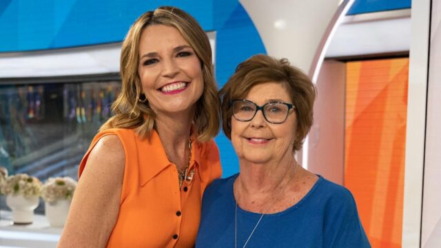 A mãe de um importante apresentador de TV dos EUA Savannah Guthrie e sua mãe, Nancy Guthrie, no programa Today da NBC, ambientado em 2023.