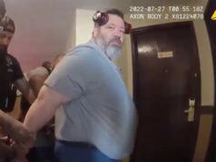 À medida que o ICE se expande, uma revisão da AP sobre crimes cometidos por agentes mostra como os seus poderes podem ser abusados Yahoo news home