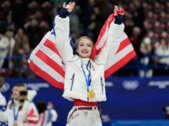 A patinadora artística americana Amber Glenn enfrenta reação negativa por questões políticas e de direitos autorais após o ouro olímpico Âmbar Glenn