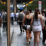 Tesoureiro Jim Chalmers durante período de perguntas na Câmara dos Representantes no Parlamento em Canberra em 12 de fevereiro de 2026.