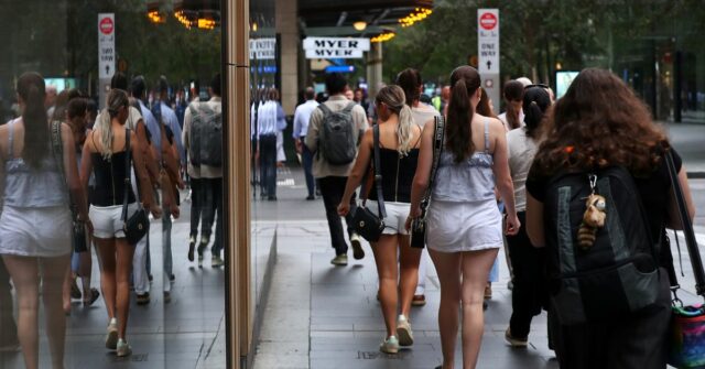 Tesoureiro Jim Chalmers durante período de perguntas na Câmara dos Representantes no Parlamento em Canberra em 12 de fevereiro de 2026.