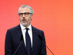 A prefeita de Los Angeles, Karen Bass, pede que Casey Wasserman deixe o Comitê Olímpico por causa dos e-mails de Epstein A prefeita de Los Angeles, Karen Bass, pede que Casey Wasserman deixe o Comitê Olímpico por causa dos e-mails de Epstein