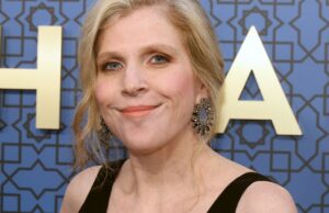 A produtora de ‘Teerã’ Dana Eden morre inesperadamente aos 52 anos durante as filmagens da 4ª temporada na Grécia A produtora de 'Teerã' Dana Eden morre inesperadamente aos 52 anos durante as filmagens da 4ª temporada na Grécia