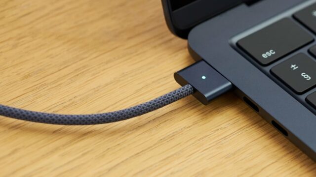 Carregamento otimizado da bateria em um MacBook.