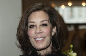A publicitária de Hollywood Peggy Siegal se ofereceu para trazer para Jeffrey Epstein ‘um bebezinho de volta para você… ou dois’ de sua viagem à África – e disse a ele que seria ‘Então Madonna’ Peggy Siegal (foto) enviou um e-mail a Jeffrey Epstein oferecendo-se para trazer para ele 'um bebezinho de volta para você' de uma viagem à África - dizendo que a mudança seria 'tão Madonna'
