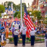 A receita dos parques temáticos da Disney disparou, mas uma prolongada disputa contratual no YouTube prejudicou seus ganhos no primeiro trimestre