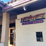 Estão em andamento trabalhos de construção para uma nova filial da Meriwest Credit Union e um prédio adjacente de alimentos e bebidas em 620 Blossom Hill Road, no sul de San Jose, visto em 12 de fevereiro de 2026. (George Avalos/Bay Area News Group)