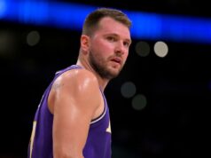A superestrela do Lakers, Luka Dončić, supostamente quer comprar um time na Itália como parte do power play da NBA Europa Luka Doncic com uniforme do Los Angeles Lakers.