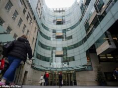 A taxa de licença da BBC TV aumentará em £ 5,50 para £ 180, um novo golpe para milhões de famílias Uma vista da BBC Broadcasting House, no centro de Londres