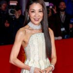 A vencedora do Oscar, Michelle Yeoh, rompeu tetos de vidro em sua jornada ao estrelato e à Calçada da Fama de Hollywood