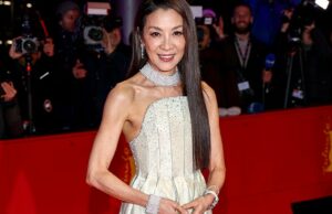 A vencedora do Oscar, Michelle Yeoh, rompeu tetos de vidro em sua jornada ao estrelato e à Calçada da Fama de Hollywood A vencedora do Oscar, Michelle Yeoh, rompeu tetos de vidro em sua jornada ao estrelato e à Calçada da Fama de Hollywood