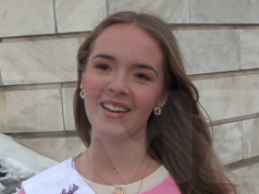 A vencedora do concurso, Kayleigh Bush, rasga a Miss América depois de perder a coroa 020626 kayleigh arbusto kal